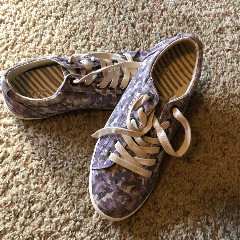 Taos purple camo NWOT SZ 10